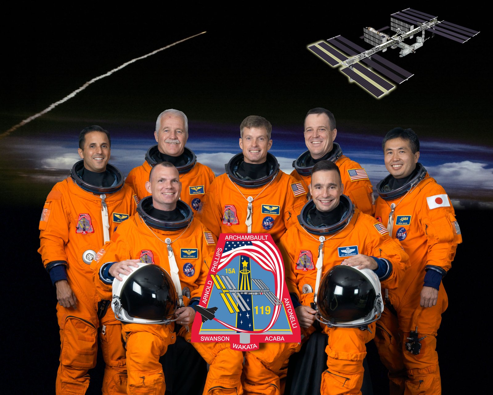 STS-119 a livré Koichi Wakata, à droite, le premier astronaute de l'Agence japonaise d'exploration aérospatiale à servir comme membre d'équipage de longue durée sur la station spatiale