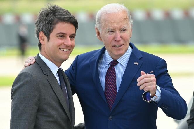 Biden en France pour commémorer le 80e anniversaire du débarquement 2 Le président américain Joe Biden est accueilli par le Premier ministre français Gabriel Attal à son arrivée à l'aéroport de Paris Orly, près de Paris, le 5 juin 2024, alors qu'il se rend pour commémorer le 80e anniversaire du jour J.