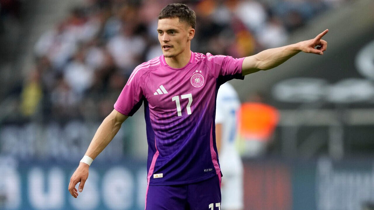 L'Allemand Florian Wirtz fait des gestes lors d'un match amical contre la Grèce à Mönchengladbach le 7 juin 2024.
