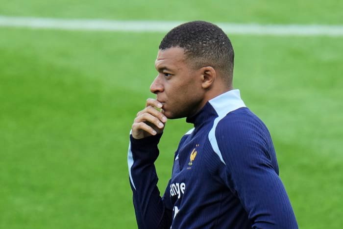 Le capitaine français Kylian Mbappé exhorte les jeunes à voter et met en garde contre les « extrêmes » avant les élections