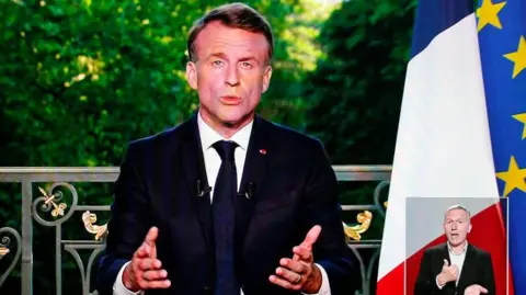 Ludovic MARIN / AFP Le président Macron à la télévision française le 9 juin