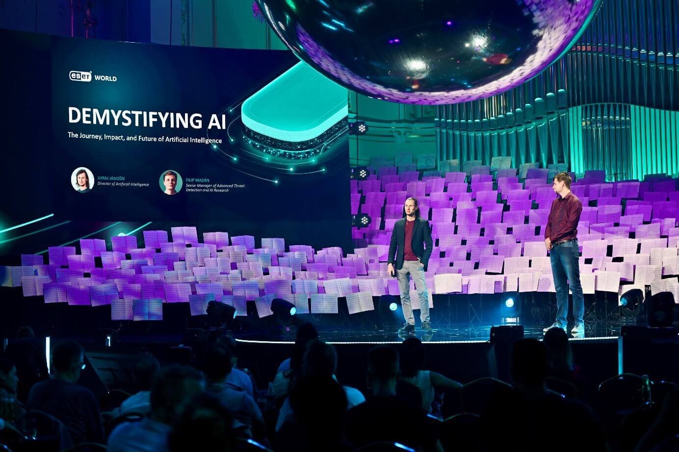 Juraj Jánošík, directeur de l'intelligence artificielle d'ESET, et Filip Mazan, Sr. Responsable de la détection avancée des menaces Juraj Jánošík, directeur de l'intelligence artificielle d'ESET, et Filip Mazan, Sr. Responsable de la détection avancée des menaces