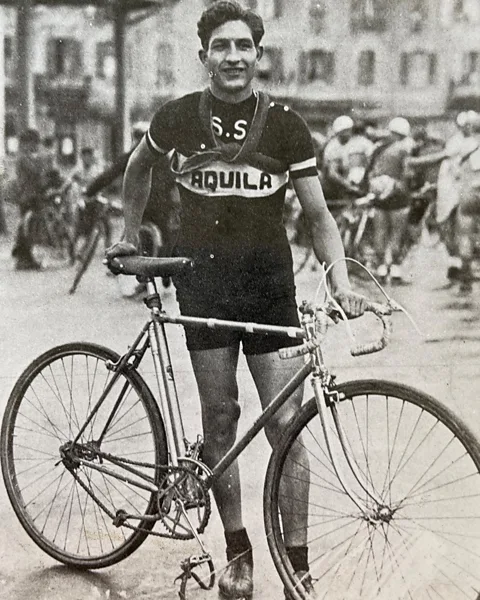 Musée du cyclisme Gino Bartali Entre 1943 et 1945, Bartali a parcouru des milliers de kilomètres à vélo en transportant de faux documents d'identité (Crédit : Musée du cyclisme Gino Bartali)
