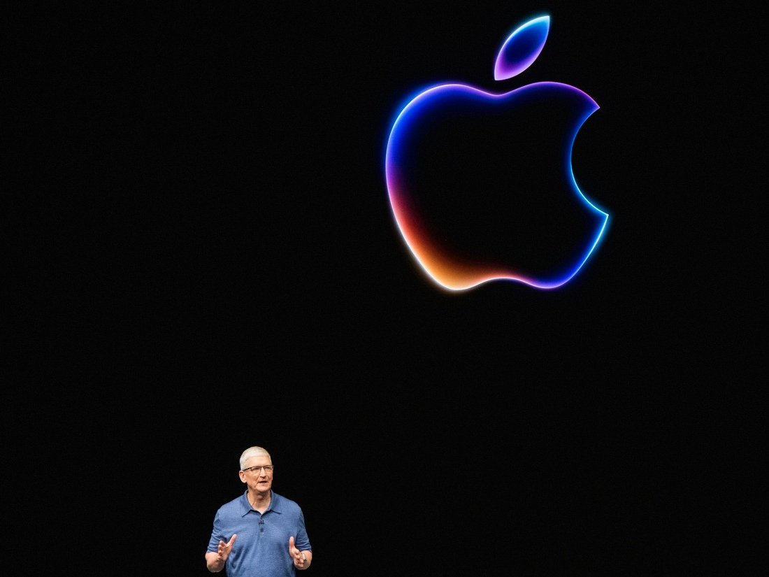 Le PDG d'Apple, Tim Cook, s'exprime lors de la conférence annuelle des développeurs mondiaux (WDC) d'Apple en juin.  De nombreuses fonctionnalités annoncées par Apple reproduiront les services d'applications tierces, une pratique connue sous le nom de 
