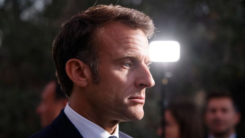 Barricades, trahisons et effondrements : Macron déclenche une semaine folle dans la politique française |  CNN
