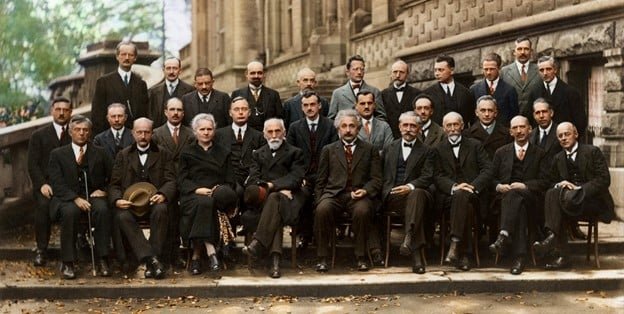 Une photo des participants à la Conférence Solvay en 1927.