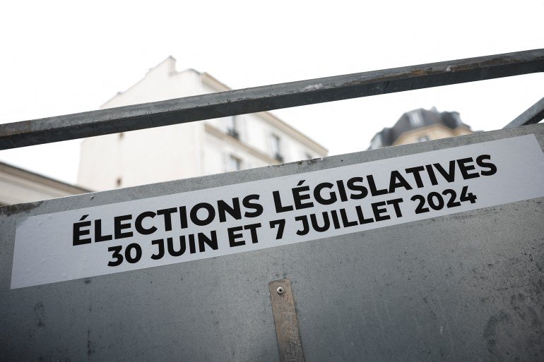 Des panneaux électoraux sont visibles avant les élections législatives françaises des 30 juin et 7 juillet, à Paris, en France, le 19 juin 2024. REUTERS/Benoit Tessier