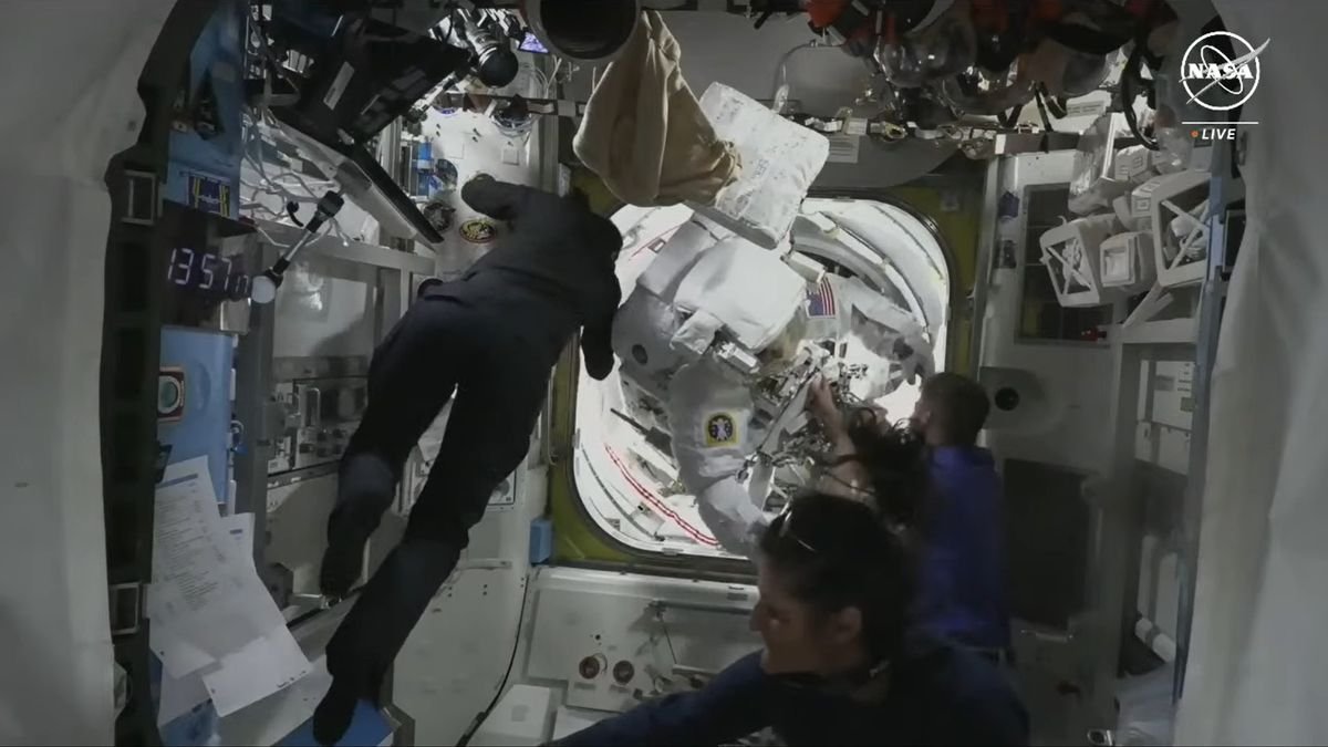 La NASA annule la sortie dans l’espace de l’ISS en raison d’une fuite de liquide de refroidissement de la combinaison spatiale (vidéo)