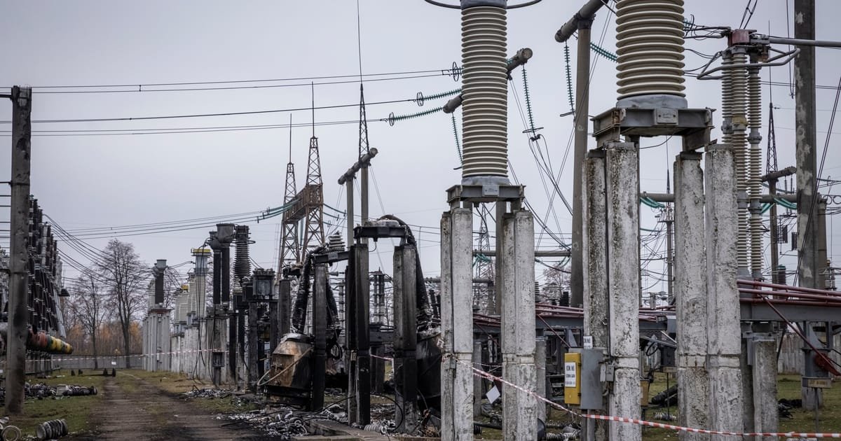 La Russie frappe les infrastructures énergétiques de l’Ukraine lors d’une attaque de missile et de drone à grande échelle