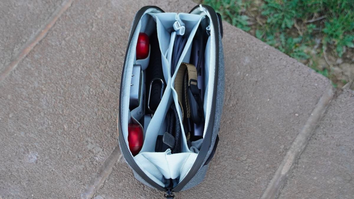La nouvelle petite pochette technologique de Peak Design a changé ma façon de transporter mes accessoires Android