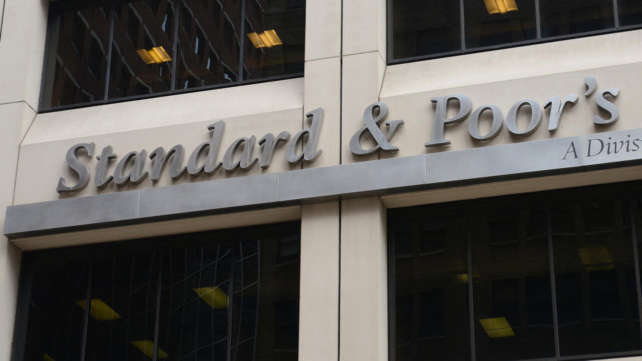 L’agence de notation S&P abaisse la note de crédit de la France de AA à AA-