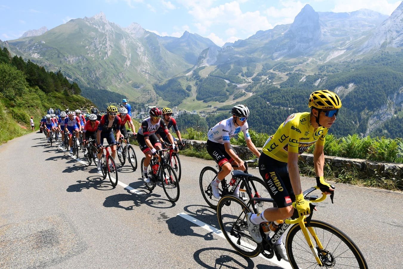 Le Tour de France est mystifiant ;  Le business du cyclisme aussi