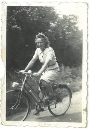 Louise Hamel, qui vivait à Colleville-sur-Mer, en France, a documenté dans son journal les premiers moments de l'invasion de la Normandie le 6 juin 1944.
