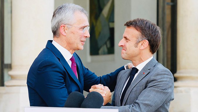 Le secrétaire général salue le rôle moteur de la France au sein de l’OTAN lors de sa visite à Paris