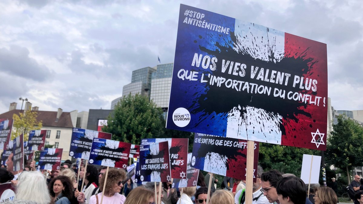Le viol d’une jeune juive de 12 ans provoque une onde de choc dans toute la France