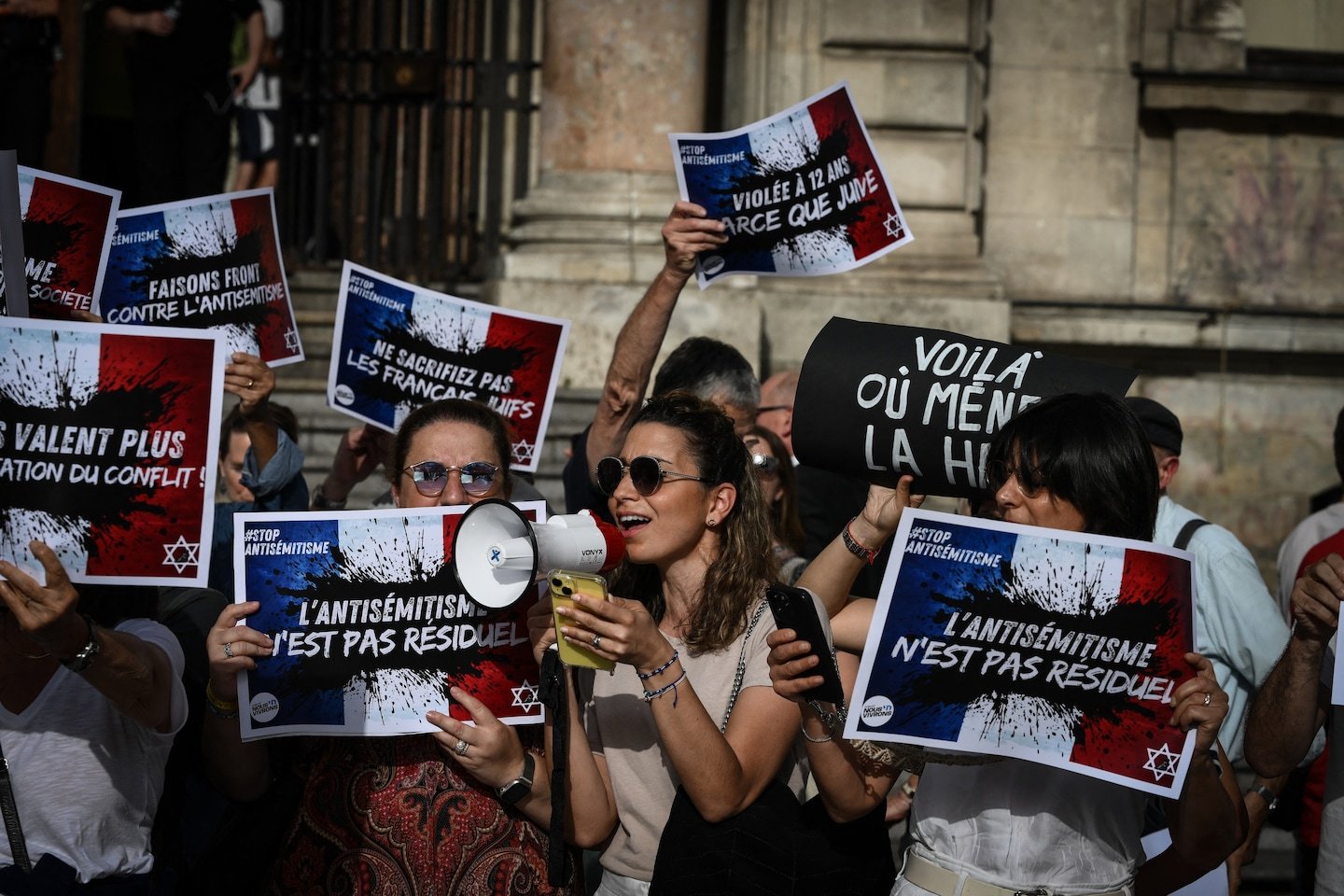 Le viol signalé d’une jeune fille juive lié à la montée de l’antisémitisme en France