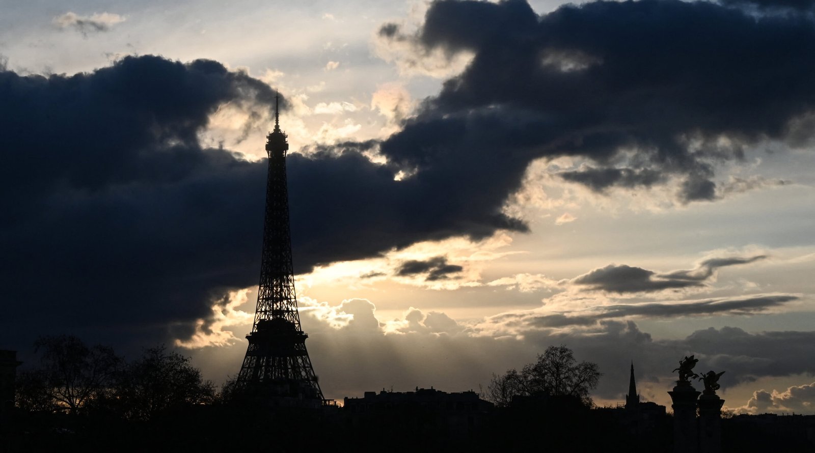 Les actions européennes clôturent en baisse pour couronner la semaine perdante ;  Le CAC 40 français en baisse de 2,7%