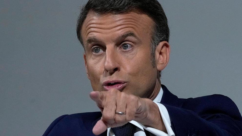 Macron défend la décision d’élections législatives anticipées et exhorte les électeurs à vaincre l’extrême droite