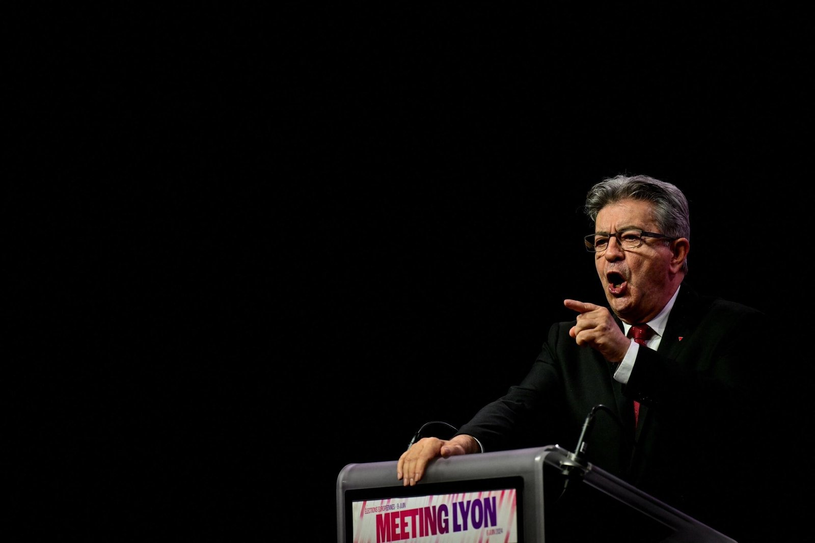 Un non pour Mlenchon ?  La gauche française cherche une figure fédératrice avant les élections législatives