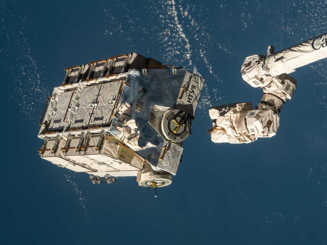 Une famille de Floride poursuit la NASA après qu’un débris spatial s’est écrasé dans leur maison