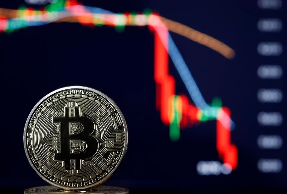 Les données Shock ETF révèlent que Bitcoin se prépare à une véritable correction après un krach des prix de la cryptographie de 300 milliards de dollars