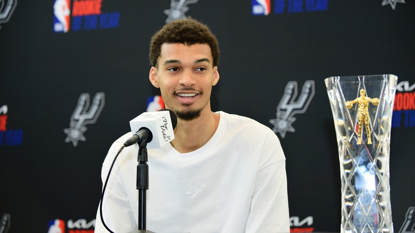 Victor Wembanyama vole la vedette avec 24 points pour la France lors de la préparation olympique