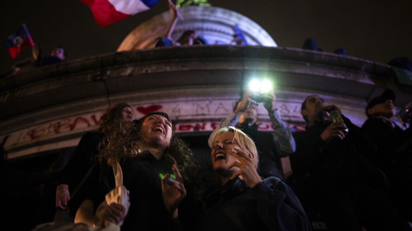 Le vote français donne à la gauche la majorité des sièges face à l’extrême droite, mais laisse le Parlement sans majorité absolue et dans l’impasse