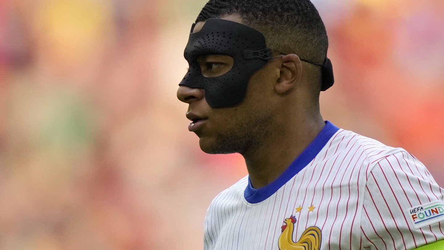 Nouveaux changements sur le masque facial de Mbappé alors que les problèmes de la star française à l’Euro 2024 persistent