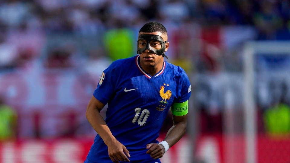 Le Français Kylian Mbappé lors d'un match du groupe D entre la France et la Pologne lors du tournoi de football Euro 2024 à Dortmund, en Allemagne, le mardi 25 juin 2024. (AP Photo/Darko Vojinovic)