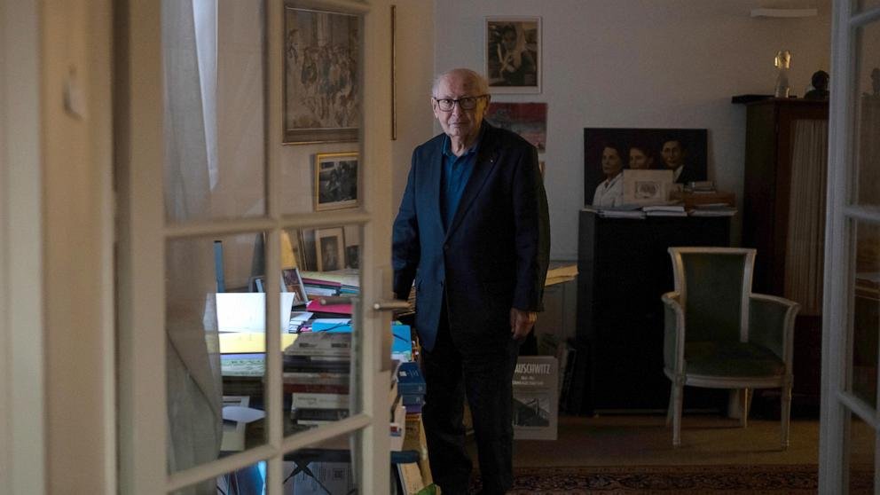 Un célèbre chasseur de nazis en France conseille aux Juifs de choisir l’extrême droite plutôt que l’extrême gauche lors des élections