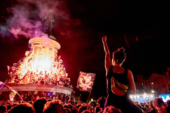 « Une sorte de guerre civile » : la France divisée en alerte aux troubles dans un contexte de séisme politique