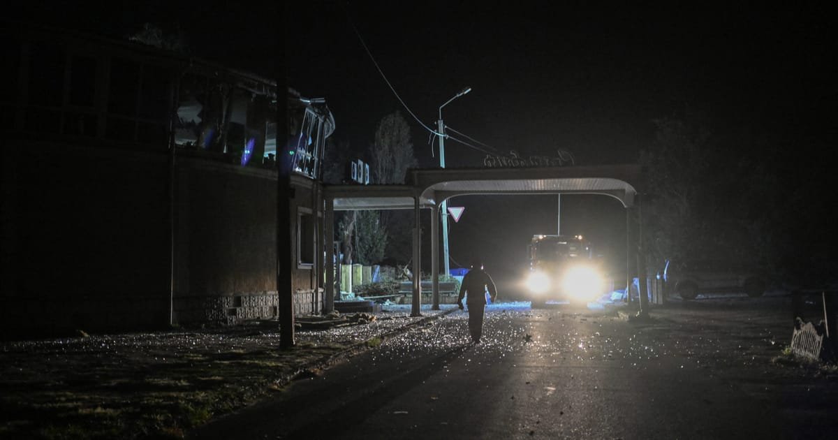 Des frappes ukrainiennes et russes font 6 morts et un journaliste porté disparu