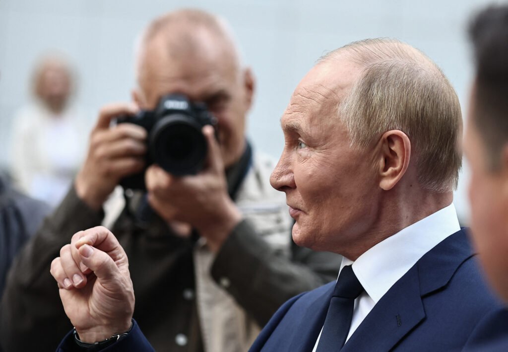 Comment le prêt de 50 milliards de dollars accordé par l’Occident à l’Ukraine pourrait être compromis par l’été de Kamala Harris