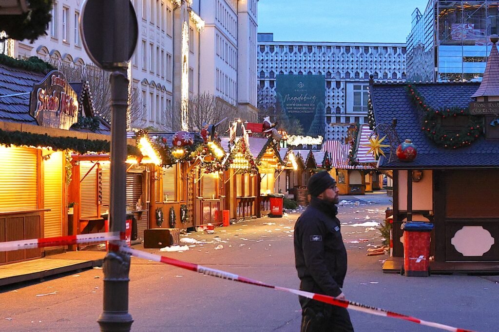 L’attaque « insensée » du marché de Noël de Magdebourg met la pression sur les politiciens allemands